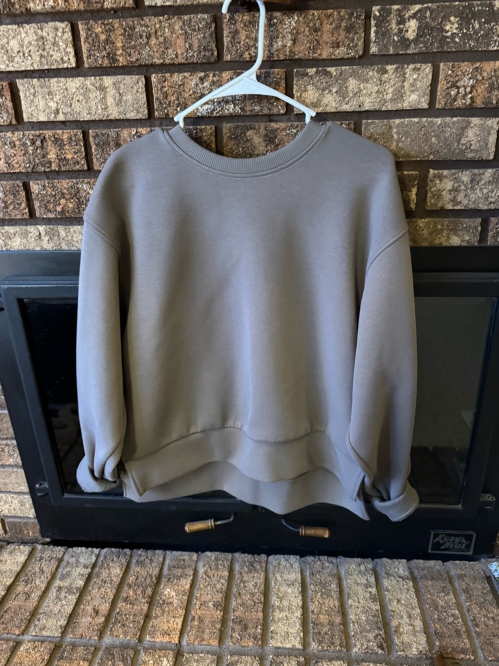 Cozy Crewneck Sweatshirt - Gray